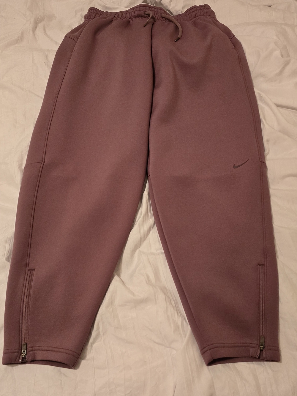 Nike Women's Mauve Jogger Sweatpants with Ankle Zips